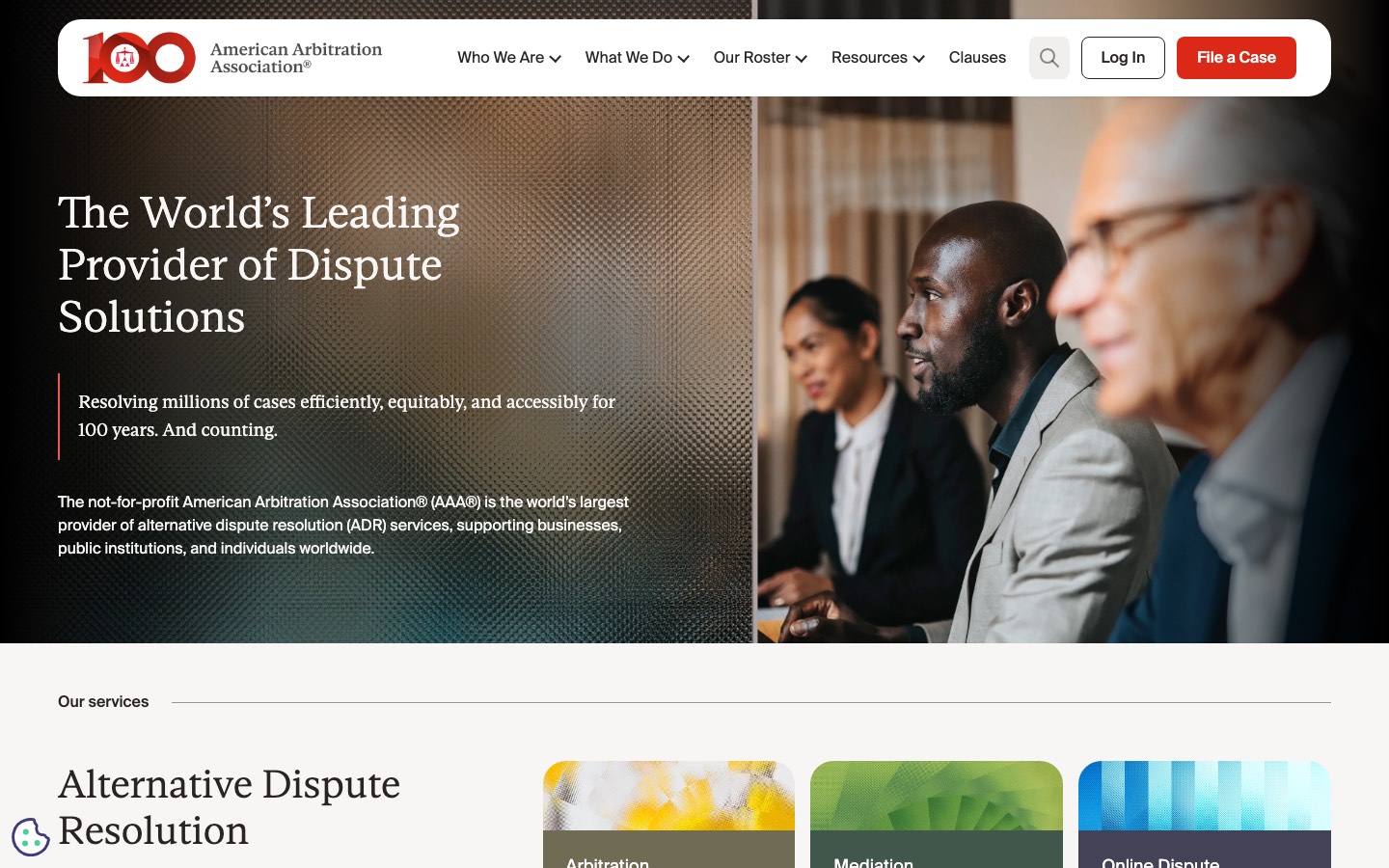 Portada de la American Arbitration Association con su bloque de cifras y el acceso a presentar un caso